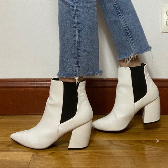WHITE ANKLE BOOTIE 🤍 - Picture 10 of 13